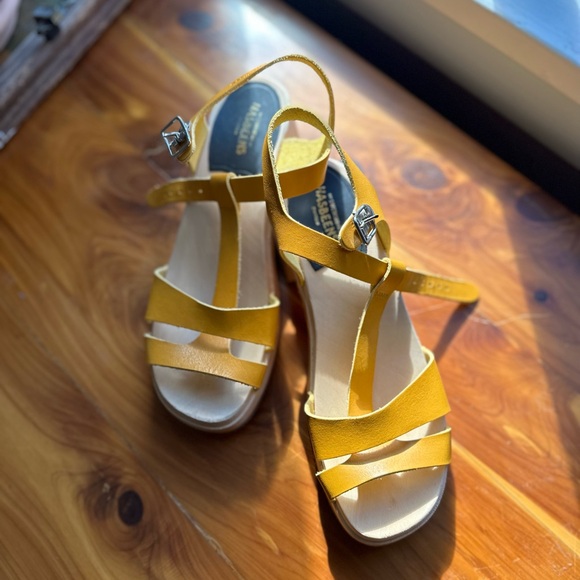Swedish Hasbeens T strap Sandal Clogs Yellow Chunky Heel 8 - Picture 5 of 10